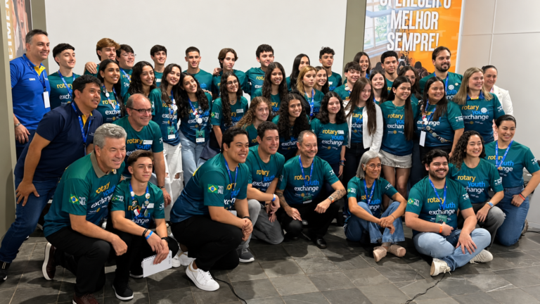 Treinamento de intercambistas e Feira das Nações marcam a Conferência Distrital 4770
